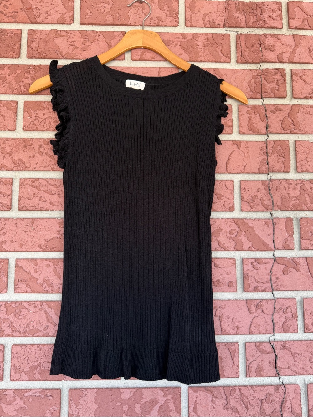 LA MIEL Black Ribbed Knit Sleeveless Top